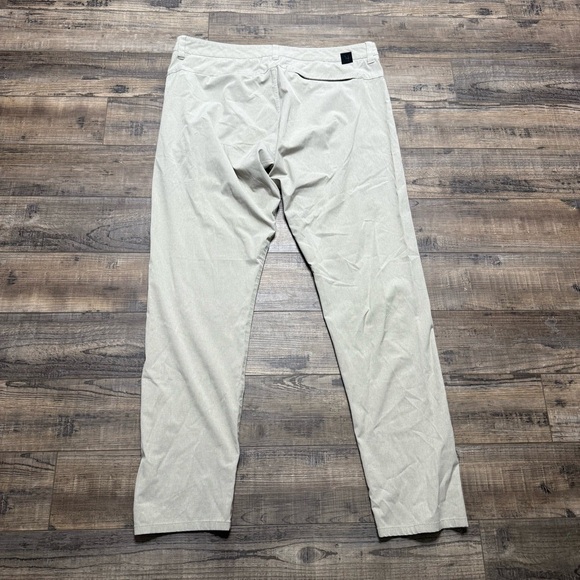 Vuori Aim Pants Golf Business Men's Size 36 Inseam 31" 
Khaki - Picture 10 of 12